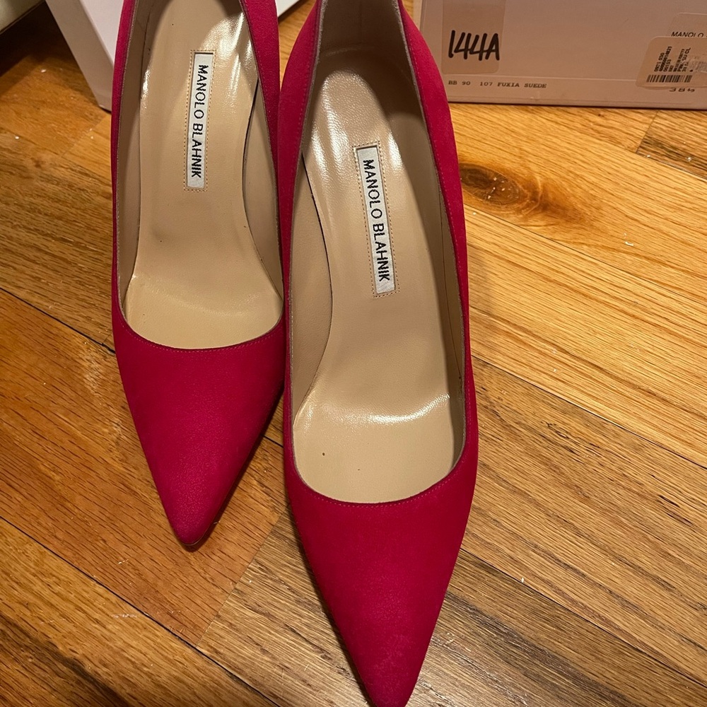 Manolo Blahnik Fushia Suede